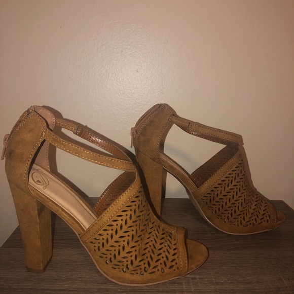 DSW Caramel Suede Heels - Picture 2 of 6